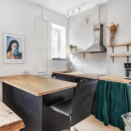Apartment Wehost Modern Kitchen Studio With Bright Colours *