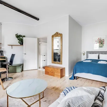 Apartman Wehost Modern Kitchen Studio With Bright Colours Helsinki