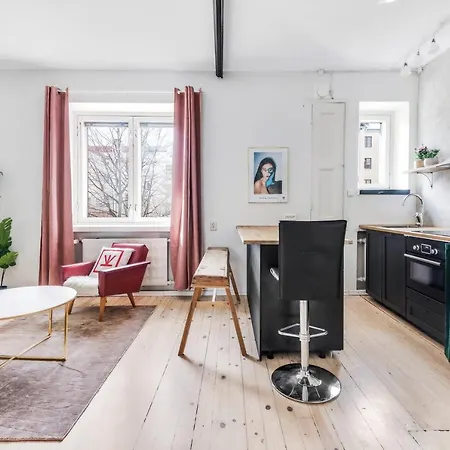 Apartman Wehost Modern Kitchen Studio With Bright Colours Helsinki